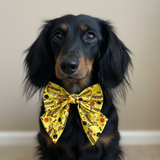 Lazo marinero hecho a mano con forma de perro salchicha y "perrito caliente".